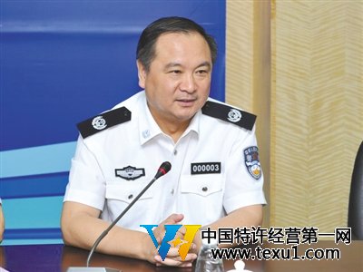 中央紀委監察部網站昨日19時40分發布消息,中央防范和處理邪教問題領導小組副組長、辦公室主任,公安部黨委副書記、副部長李東生涉嫌嚴重違紀違法,目前正接受組織調查。
