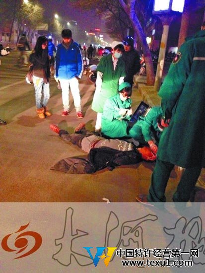醉漢當(dāng)街拉扯女學(xué)生后咬傷過(guò)路女子耳朵(圖)