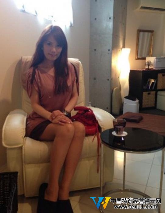 42歲美女外婆風(fēng)情萬種宛如少女 被稱“美魔女”海量私照曝光