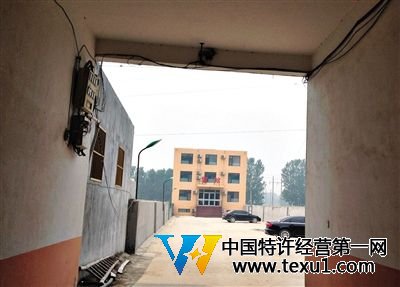 7月3日,東平縣銀山鎮銀悅賓館。去年12月23日,晴晴稱在這里被三名男子強奸。