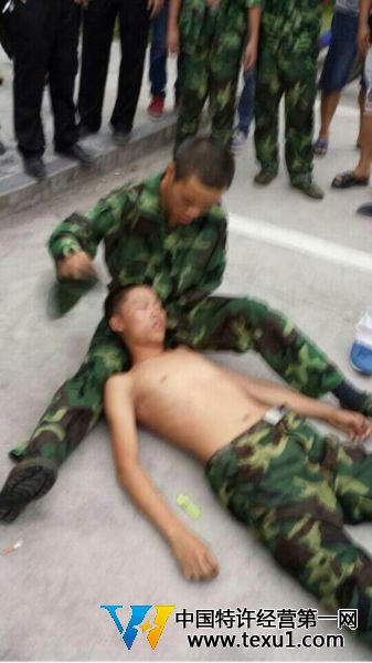 在網上廣泛流傳的教官和學生發生沖突的照片。