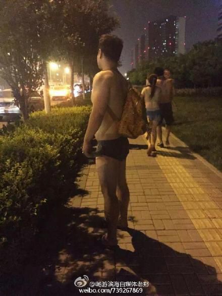 夜里避難中的居民們 夜里避難中的居民們