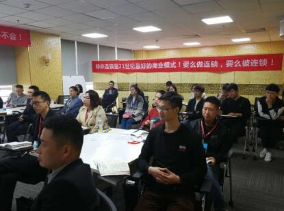 李維華博士赴鄭州講特許,激發(fā)眾連鎖企業(yè)家學(xué)習(xí)熱情