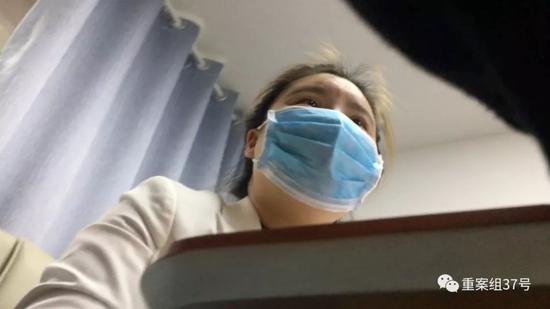 ▲記者被安排前往“星美匯”整形醫(yī)院，女醫(yī)生端詳幾分鐘后，隨手開出一張4萬余元的整容單。    圖/新京報我們視頻暗訪組