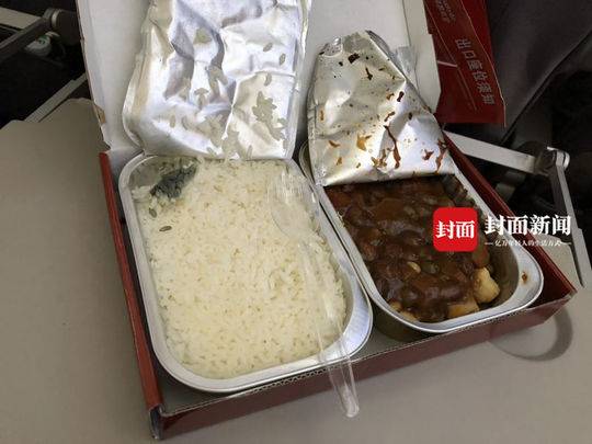 男子吃到發(fā)霉飛機(jī)餐索賠10萬 航空公司回應(yīng):正協(xié)商