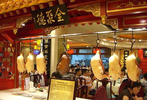 《華夏時報》專訪李維華談賣整鴨干不過賣鴨脖?全聚德陷凈利下滑困境,如何走出北京城